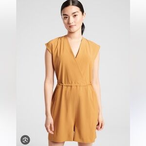 Athleta Marlow Short Sleeve Romper in Tuscan Gold Sz XS